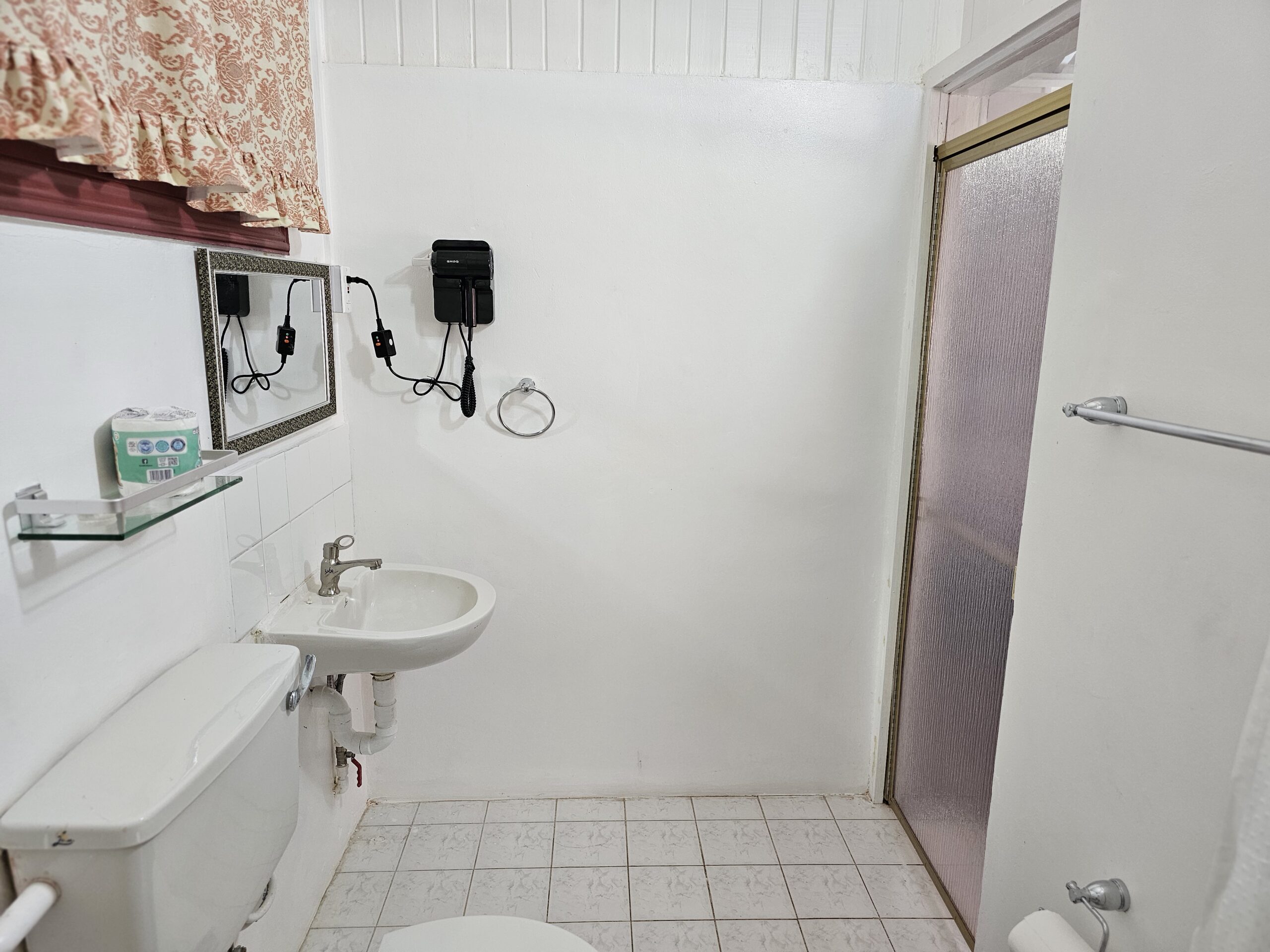 Honeymoon Suite bathroom with hair dryer